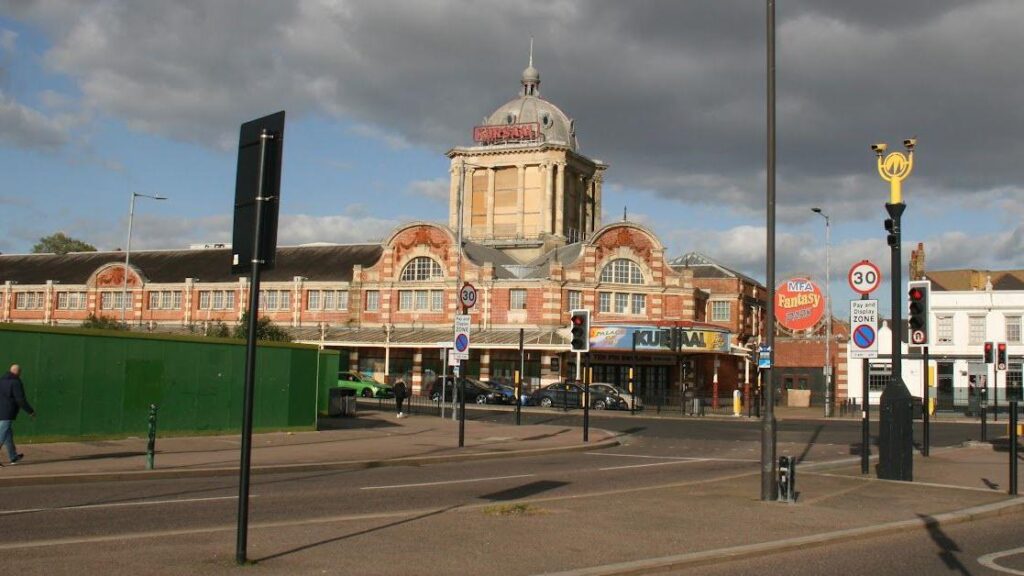 Southend: Future of iconic Kursaal building to be discussed – BBC