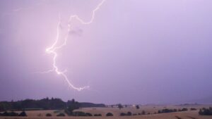Heavy and thundery showers to hit parts of UK as thunderstorm warning activated – The Independent