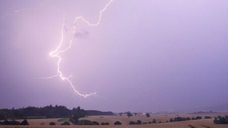 Heavy and thundery showers to hit parts of UK as thunderstorm warning activated – The Independent