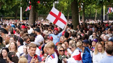 Victorious England Women’s ceremony lead by Portsmouth Royal Marines musicians as Lionesses lift Euros trophy – portsmouth.co.uk