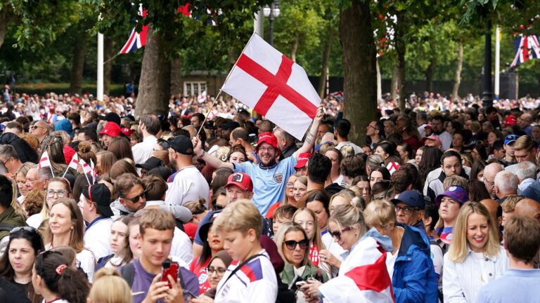 Victorious England Women’s ceremony lead by Portsmouth Royal Marines musicians as Lionesses lift Euros trophy – portsmouth.co.uk