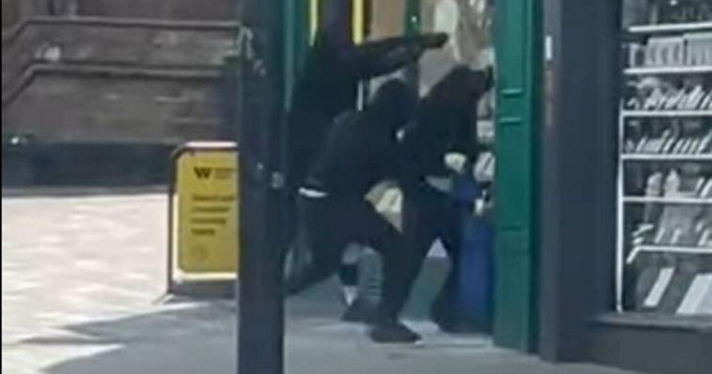 Thieves smash windows in Derby pawnbrokers raid – BBC