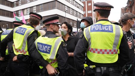 Police impose restrictions ahead of asylum hotel demonstration in Islington – London Evening Standard