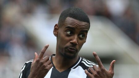 Alexander Isak tells Newcastle he wants to LEAVE as Liverpool consider £125m transfer – The Mirror