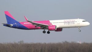 Wizz Air flight to Luton diverted after ‘technical issue’ – BBC