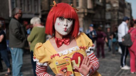 AC/DC fans gather outside Edinburgh hotel to try catch glimpse of legendary rockers – Edinburgh Live
