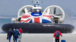 Boat involved in severe crash as emergency services and helicopter scrambled – portsmouth.co.uk