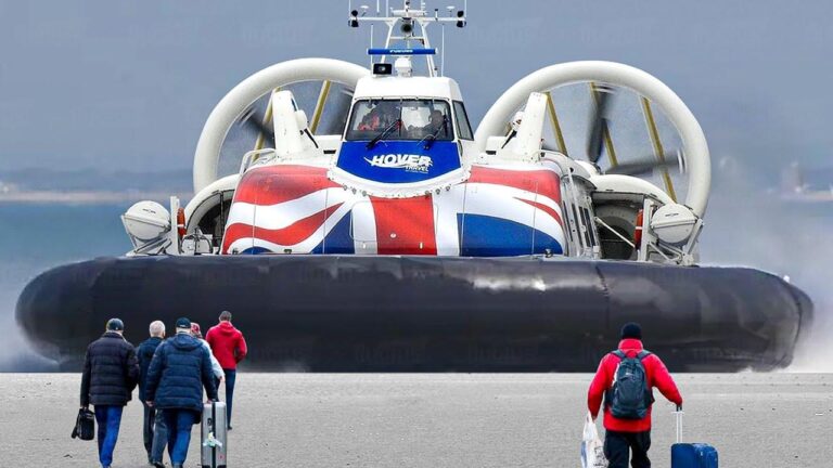 Boat involved in severe crash as emergency services and helicopter scrambled – portsmouth.co.uk