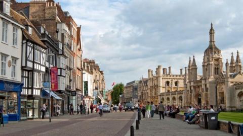 Cambridge lights beacon for 80th anniversary of VE Day – BBC