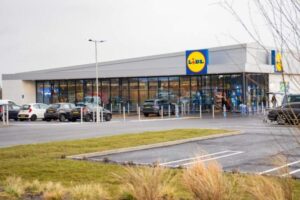 Construction starts on Leeds Lidl warehouse which will bring 400 jobs – BBC