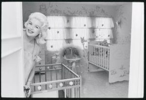 Jayne Mansfield at home: 15 Photos of the bombshell’s pink palace and more – House & Garden