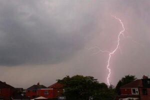 Met Office issues thunderstorm warning for Wigan as heavy, thundery showers forecast – Wigan Today