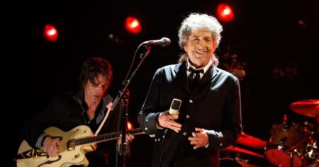 Bob Dylan to play three nights in Swansea on UK and Ireland tour – BBC