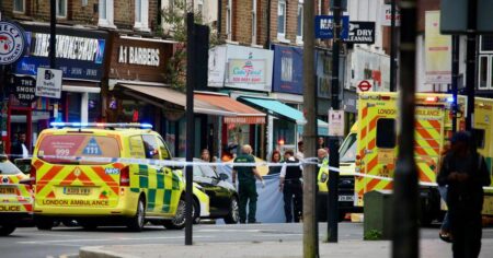 Man attacked in Croydon ‘falls into path of oncoming van after being pushed’ – The Mirror