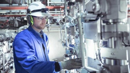 Rolls-Royce nuclear deal ‘will safeguard jobs in Derby’ – BBC
