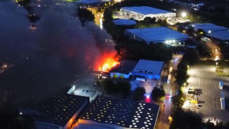 Strong blast rocks warehouse in Swindon, UK, trigerring fire – PHOTO / VIDEO – Caliber.Az