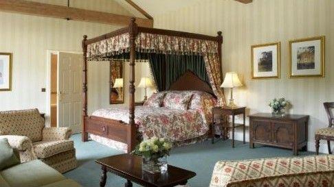 Luton Hoo Hotel hosts auction to sell thousands of items – BBC