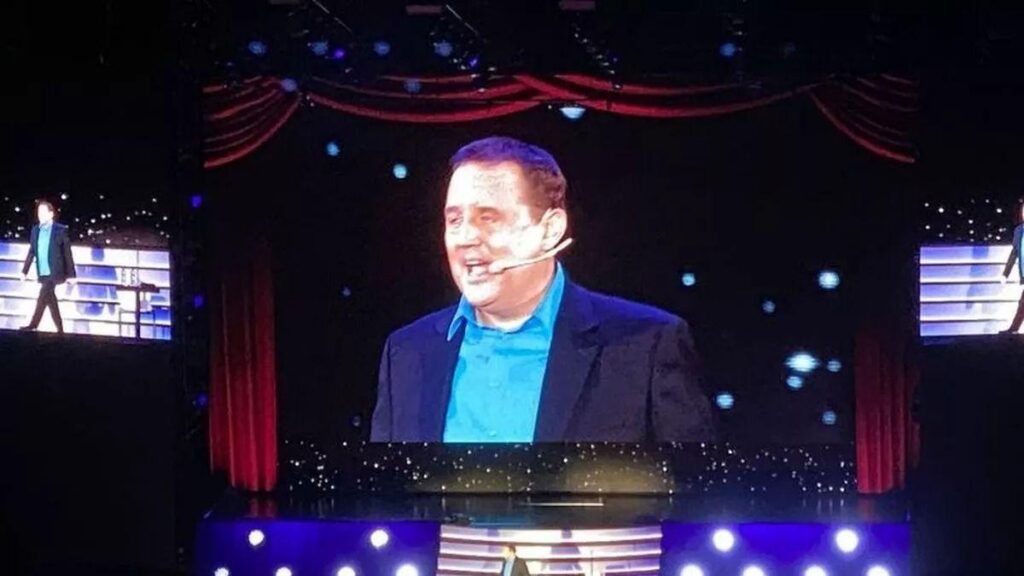 Peter Kay postpones Nottingham gigs after ‘routine kidney stone procedure’ – BBC