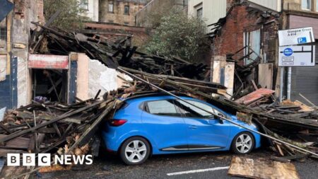 London weather warning as Storm Amy blasts UK with 100mph winds – London Evening Standard
