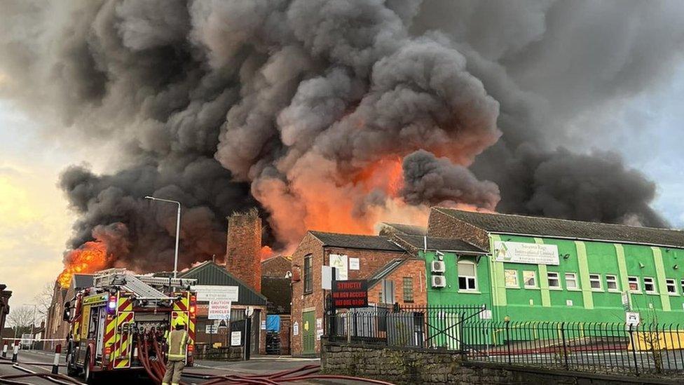 Man dies in serious house fire in Mansfield – BBC
