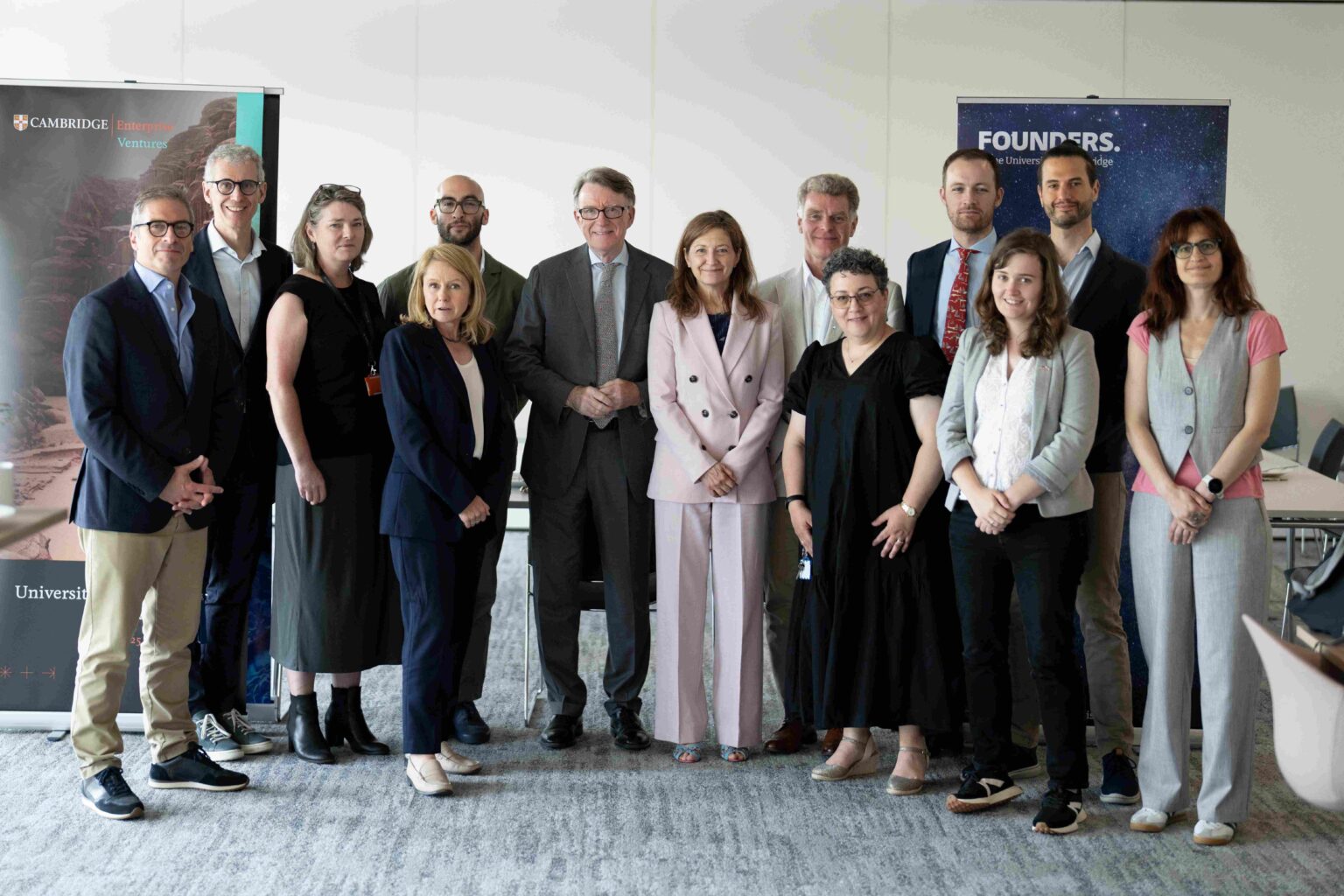 UK Ambassador to the US visits Cambridge to discuss opportunities for deepening UK-US tech collaboration – University of Cambridge