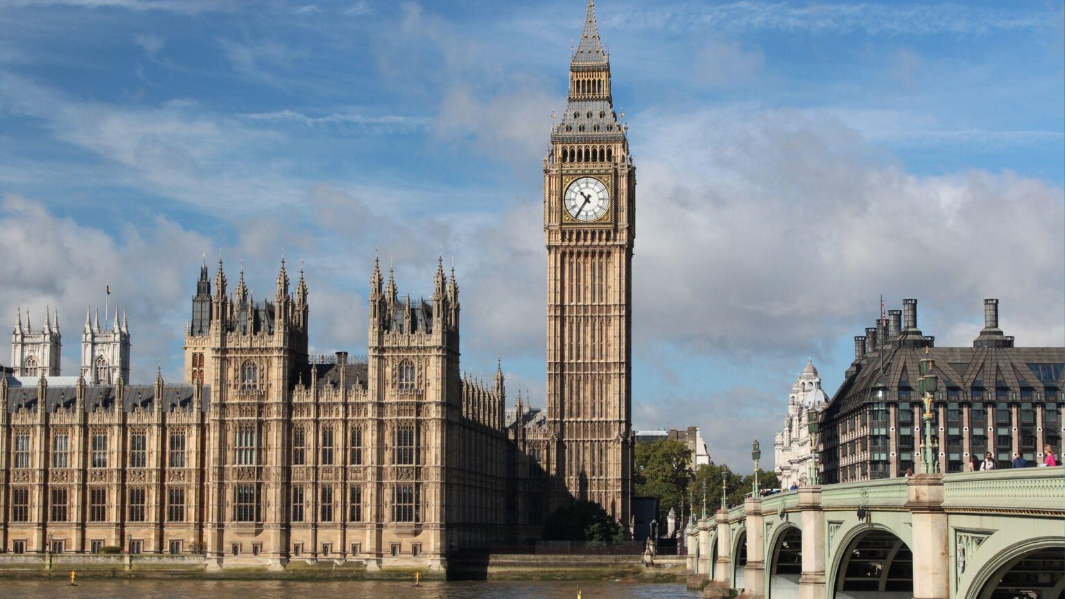Britain’s Starmer axes NHS England to ‘cut bureaucracy’ in health | Daily Sabah – Daily Sabah