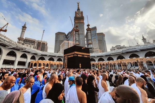 Watch: Thousands bid farewell to Kaaba Volunteer killed in Cambridge, UK – ummid.com