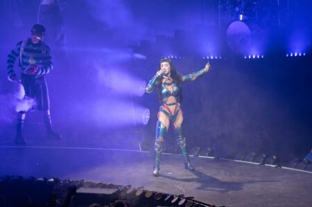Katy Perry serenades fan from Derbyshire at Sheffield concert – hellorayo.co.uk