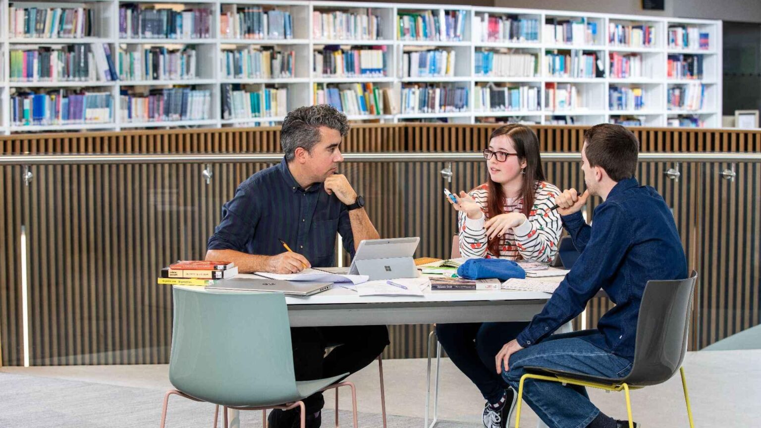 Cambridge’s tourism risks commodifying students – varsity.co.uk