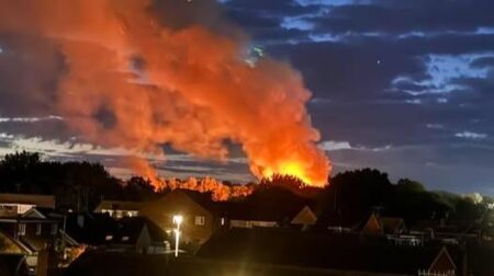 Massive explosion at warehouse on Swindon industrial estate – The Independent