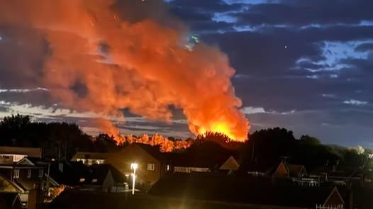 Massive explosion at warehouse on Swindon industrial estate – The Independent