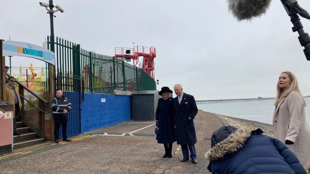 Southend: Prince Charles presents city status document to Essex resort – BBC