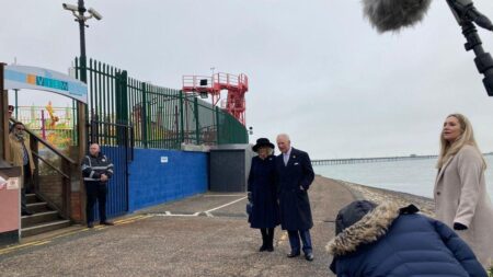 Southend: Prince Charles presents city status document to Essex resort – BBC