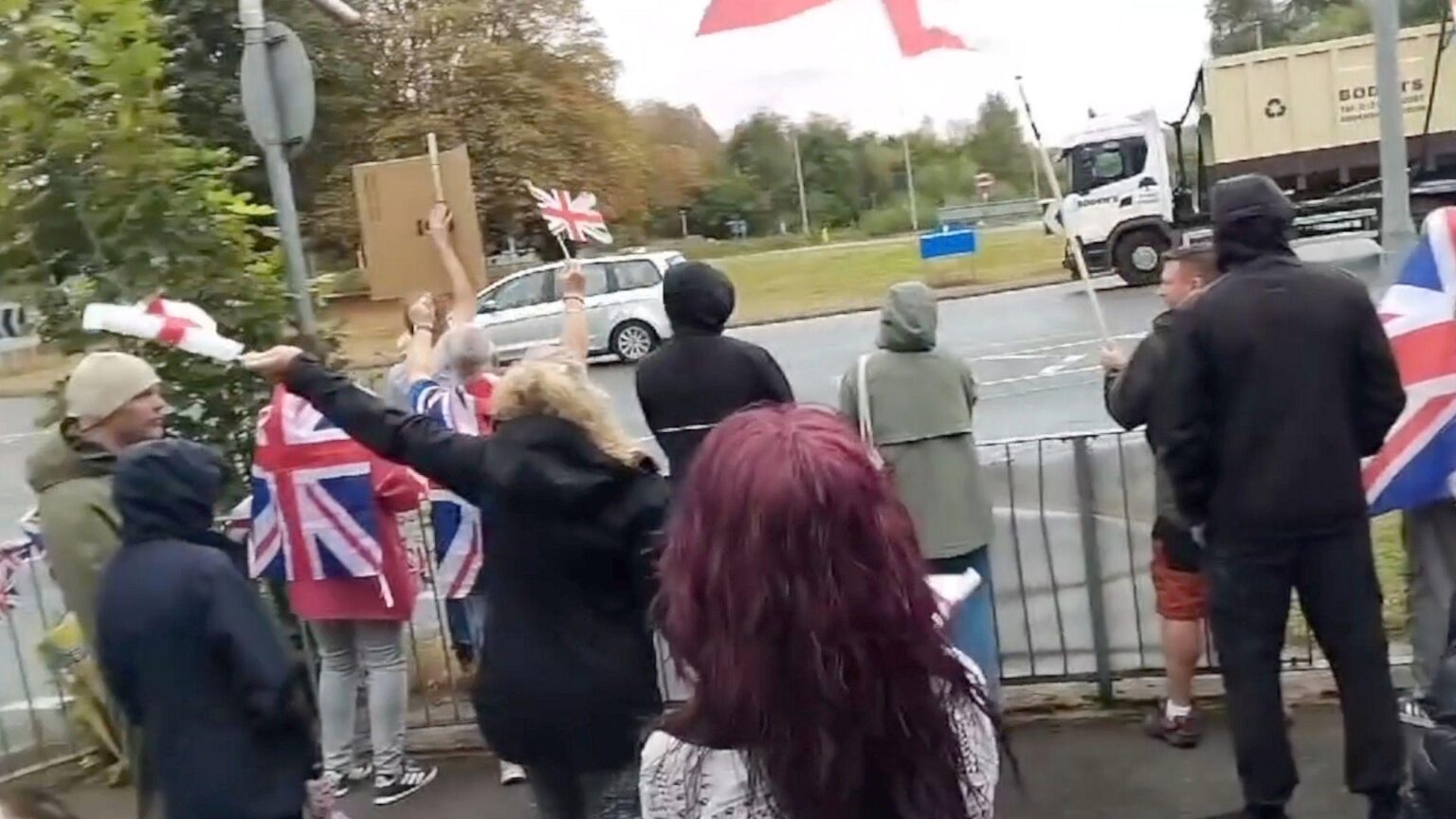 ‘I’m angry. It’s not right’ – locals want asylum hotels shut, but are shared houses the answer? – BBC ‘I’m angry. It’s not right’ – locals want asylum hotels shut, but are shared houses the answer? – BBC