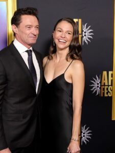 Hugh Jackman makes red carpet debut with girlfriend Sutton Foster after divorce – Metro.co.uk