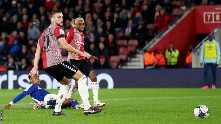 Ipswich Town 1-1 Southampton: Tractor Boys and Saints draw in Championship – BBC Ipswich Town 1-1 Southampton: Tractor Boys and Saints draw in Championship – BBC