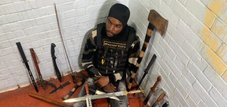 UK: Police arrest 2 men after mass stabbing on train – DW