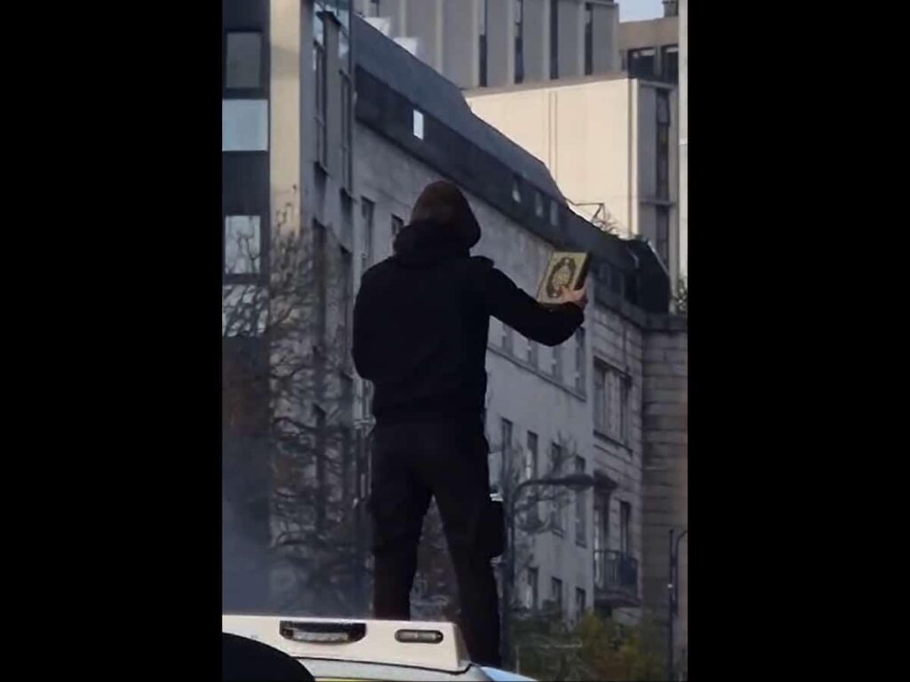 Police van set on fire in Leeds city centre ‘amid pro-Palestine demo’ – Yahoo News UK Police van set on fire in Leeds city centre ‘amid pro-Palestine demo’ – Yahoo News UK