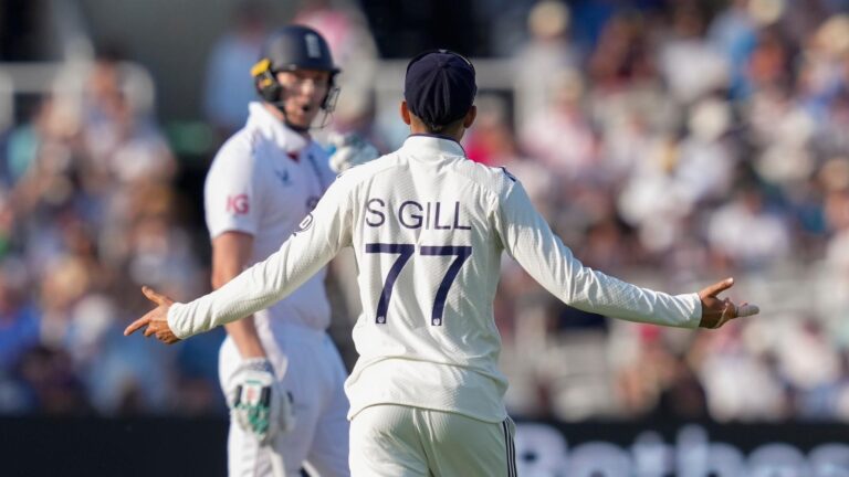 England vs India: Zak Crawley’s timewasting angers Shubman Gill and adds extra ‘theatre’ to Lord’s Test – Sky Sports